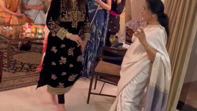 Mumtaz relives a fond memory of grooving on ‘Koi Sehri Babu’ with Asha Bhosle