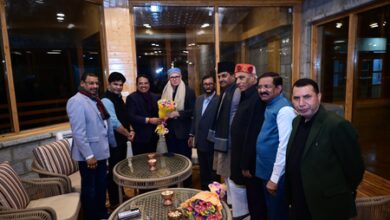 Omar Abdullah meets Parliamentary panel on energy at Gulmarg ski resort