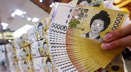 Money supply in S. Korea rises for 4th month in Feb on rising savings deposits: BOK Money supply in S. Korea rises for 4th month in Feb on rising savings deposits: BOK