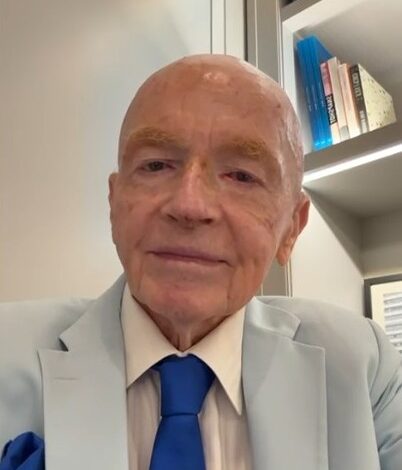 Mark Mobius was always bullish on India’s economy with young population, robust consumer growth Mark Mobius was always bullish on India’s economy with young population, robust consumer growth