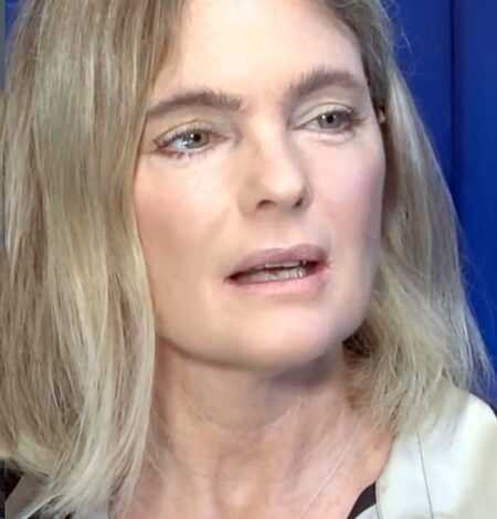 Erika Eleniak to reprise her role in ‘Baywatch’ reboot Erika Eleniak to reprise her role in ‘Baywatch’ reboot