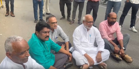 CPI(M), Samajwadi Party delegations stopped at Noida border amid worker protests