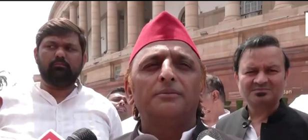 ‘Trillion-dollar dream vs low wages in Noida’: Akhilesh Yadav targets BJP