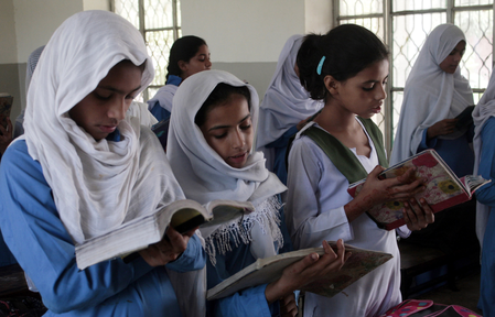 Pakistan: People concerned about rising school expenses, textbook shortage