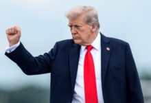 Trump touts gains, targets rivals at rally