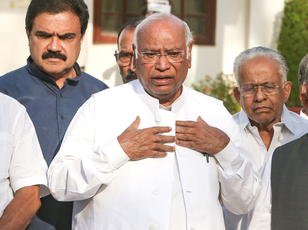 Kharge expresses sadness over tragic road accident in Coimbatore where nine tourists from Kerala lost their lives