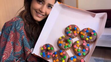 Raashii Khanna enjoys a sweet surprise by Vidya Balan on the sets of Anees Bazmee’s next