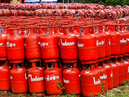 Govt delivers 53.5 lakh LPG cylinders in a day, 98 pc bookings go digital