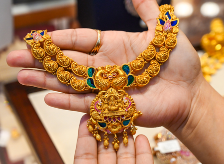 Gold dips 0.34 pc this week over mild profit booking