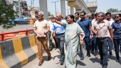 Surprise inspection: Delhi CM pulls up officials over delay in Azadpur projects