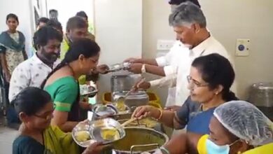Chandrababu Naidu celebrates birthday at Anna Canteen