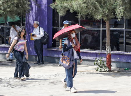 Severe heatwave grips Delhi-NCR, mercury may touch 44 degrees today; relief likely after April 28