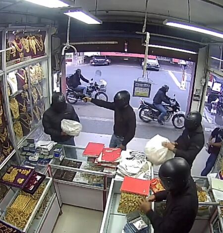 Daring midnight heist in Bihar’s Vaishali: Armed gang loots jeweller’s house