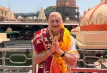 Anupam Kher offers prayers at Mahakaleshwar Temple, attends aarti