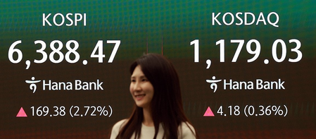 Seoul stocks set record peak amid hopes of peace talks, tech rally