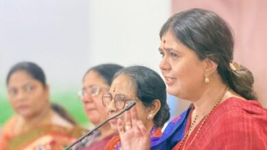 Maha minister Pankaja Munde joins NDA protest against defeat of Constitution Amendment Bill