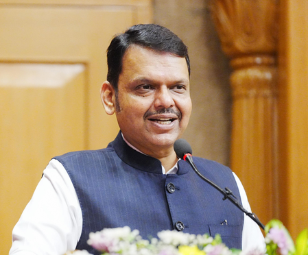 Maha CM asks administration to adopt ‘Startup’ mindset for ‘zero bureaucracy’