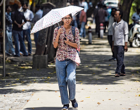 India prepares for intensifying heatwave; Delhi likely to hit 44 degrees