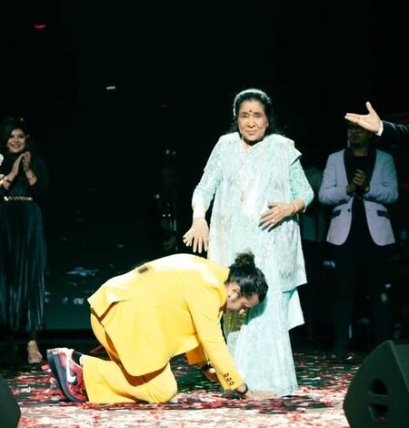 Sonu Nigam reveals why he feels there is ‘no need to express sadness’ over the demise of Asha Bhosle