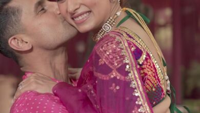 Ravie Dubey gets romantic in BTS glimpse recreating ‘Hum Saath Saath Hain’ moment, kisses Sargun Mehta