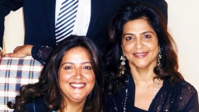 Hrithik Roshan’s sister Sunaina Roshan wishes Rakesh Roshan, Pinkie Roshan on 55th wedding anniversary