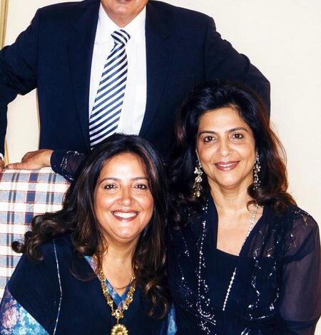 Hrithik Roshan’s sister Sunaina Roshan wishes Rakesh Roshan, Pinkie Roshan on 55th wedding anniversary