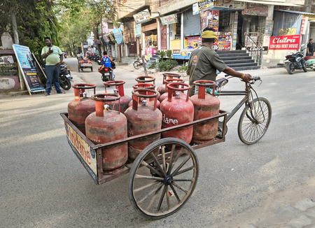 Delhi Police bust illegal LPG racket in Palam-Dwarka; 137 cylinders seized