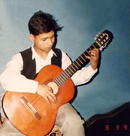 Kailash Kher’s throwback pic with guitar is all about ‘Low-key vibes, high-key soul’