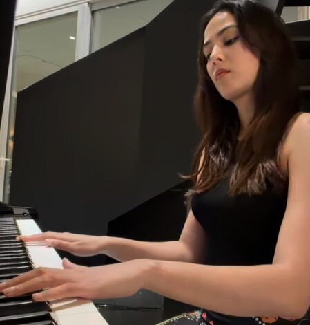 Mira Rajput plays iconic ‘Hum Tum’ tune on piano, flaunts her artsy skills