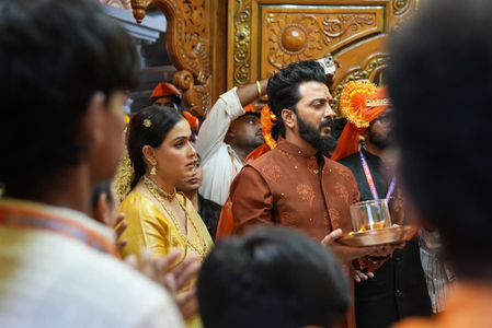 Riteish & Genelia seek blessings at Chhatrapati Shivaji Maharaj Temple before ‘Raja Shivaji’ release