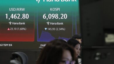 Seoul stocks briefly top 6,700 on tech rally, ahead of M7 earnings