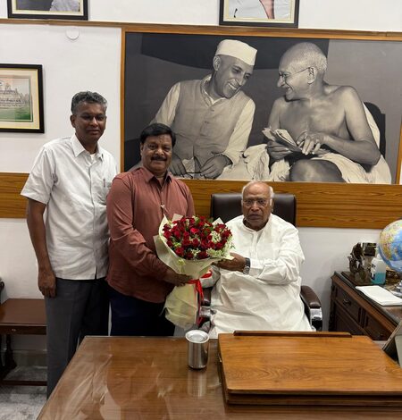 K’taka Minister Jarkiholi urges high command for early clarity on leadership change; Parameshwara downplays speculation