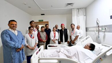 Akhilesh Yadav visits BJP MLA who was injured while burning SP chief’s effigy