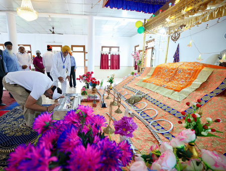 Rahul Gandhi visits Gurdwara in Andaman’s Campbell Bay; interacts with Sikh community members