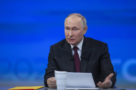 Putin calls for building nuclear-weapon-free world