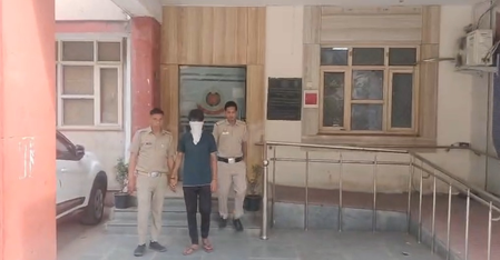 Delhi Police arrest habitual offender; recover ganja, stolen motorcycle