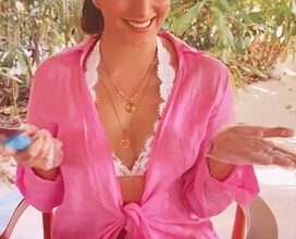 Sidharth Malhotra giggles as Kiara Advani sings ‘Baby Shark’ while waiting for food at Maldives