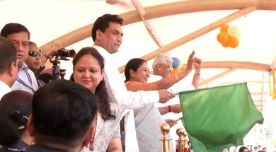 Delhi CM flags off Somnath Swabhiman Parv Yatra; over 1,400 devotees depart for Gujarat