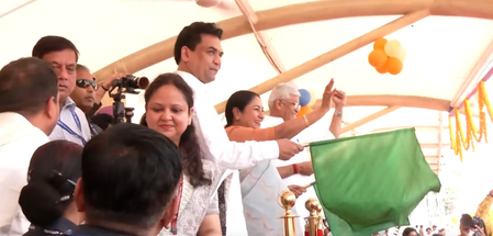 Delhi CM flags off Somnath Swabhiman Parv Yatra; over 1,400 devotees depart for Gujarat