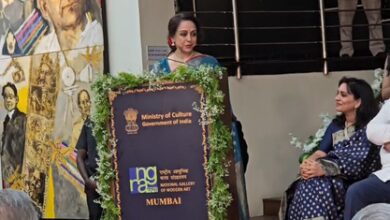 A teary-eyed Hema Malini remembers Dharmendra: Don’t know how I am going to cope up