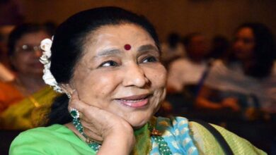 Fadnavis announces establishment of music institute as envisioned by Asha Bhosle
