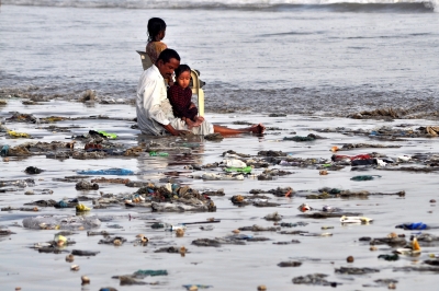 Pakistan: Industrial chemicals, livestock waste pushing Karachi’s coastal system towards crisis