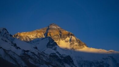 Two Indian climbers die descending Mount Everest