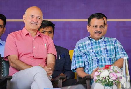 Delhi HC issues fresh notice to Kejriwal, Sisodia in excise policy case Delhi HC issues fresh notice to Kejriwal, Sisodia in excise policy case