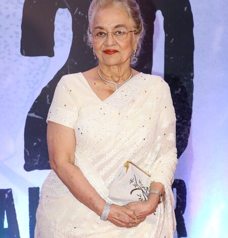 Asha Parekh reveals Rajesh Khanna, Vinod Khanna would sneak out from ‘Aan Milo Sajna’ sets to meet their GFs Asha Parekh reveals Rajesh Khanna, Vinod Khanna would sneak out from ‘Aan Milo Sajna’ sets to meet their GFs