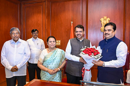 Maha Minister orders criminal action against institutes defrauding students