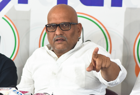 Cong leader caught on camera making filthy comments at PM Modi, BJP fumes Cong leader caught on camera making filthy comments at PM Modi, BJP fumes