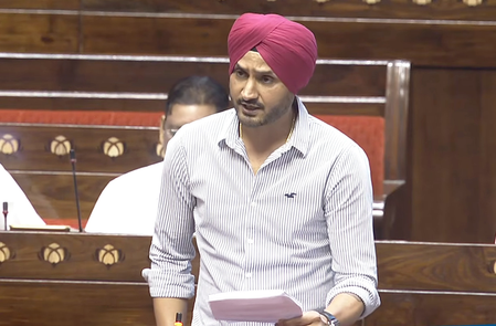 NDA slams Kejriwal over Harbhajan Singh’s allegations; Oppn says RS MP ‘equally responsible’ NDA slams Kejriwal over Harbhajan Singh’s allegations; Oppn says RS MP ‘equally responsible’