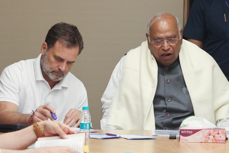 Kerala CM puzzle to end today with Cong high command finally to announce name