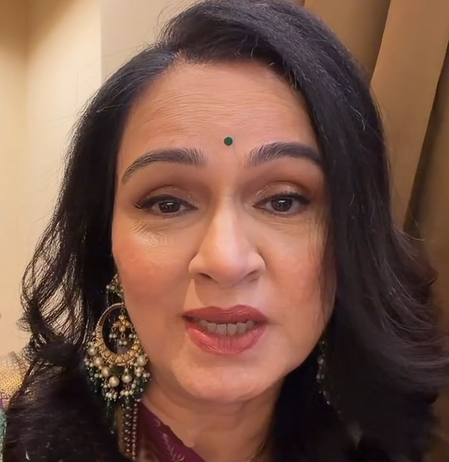 Padmini Kolhapure remembers Rishi Kapoor on his death anniversary, sings ‘Poocho Na Yaar Kya Hua’